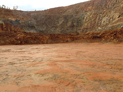 An pit, empty of water, with earth sides and base.