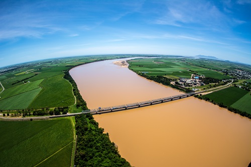 Burdekin bridge in flood. 