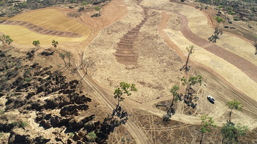 Gully rehabilitation works at Strathalbyn Station Bowen catchment.