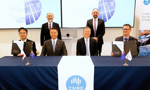 Yasushi Naito, Consul-General of Japan in Perth (back row, left), Michael Neimanis, Manager, Critical Minerals Office, Department  of Industry, Science and Resources, Australian Government (back row, right), Dr. Shoichiro Watanabe, CTO of Panasonic Energy (front row, centre left), and Dr. Robert Hough, Director CSIRO, Mineral Resources (front row, centre right)
