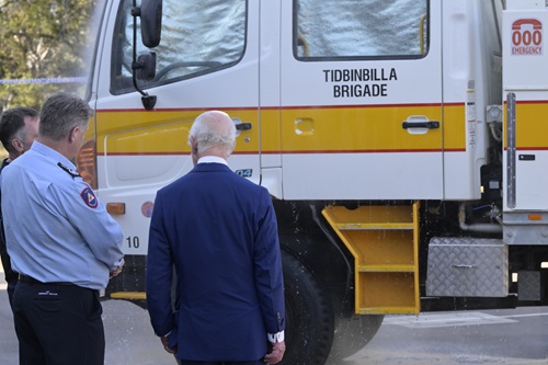 During his visit to the CSIRO bushfire lab, King Charles also witnessed a 'burnover' drill. 