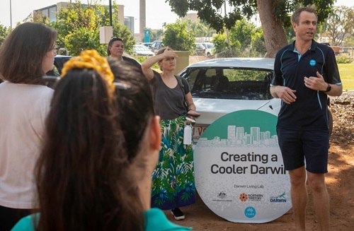 CSIRO Senior Environmental Scientist, Stephen Cook, talks to community members about creating a cooler Darwin.