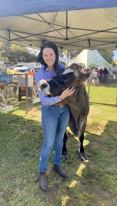 Person hugging a cow 